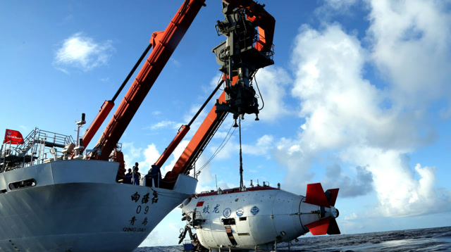 海翼号下潜6329米,打破世界纪录,顶尖技术威胁美国霸主地位