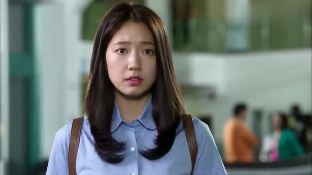 恩尚在机场看到金叹和未婚妻抱在一起,伤心的离开,不愿和他联系