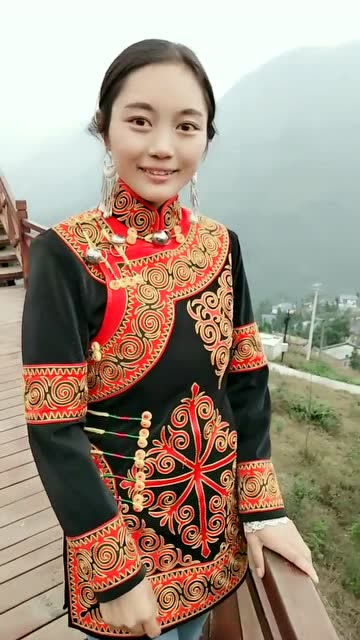 彝族的小姐姐是不是很漂亮,来自大凉山的淳朴妹子,老婆我来啦