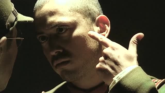 三浦想跟叶问公开比武,却被属下建议一枪打死