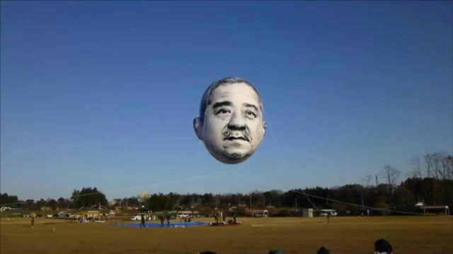 日本天空出现"巨型人脸",24小时俯视来往路人,到了晚上会怎样?