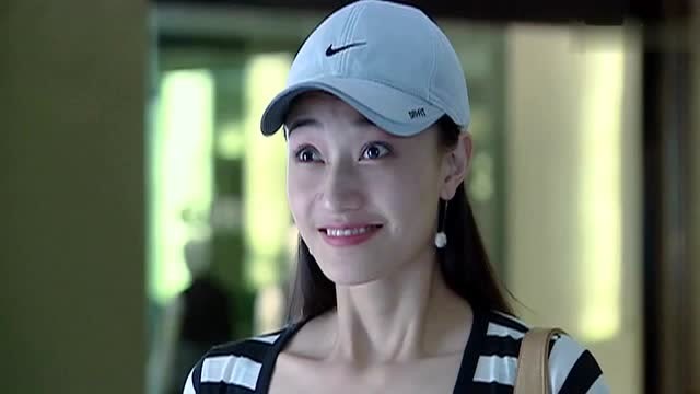 温柔的背后:女孩一眼认出张嘉铭,这不是他出轨的那个男人吗,慌了!