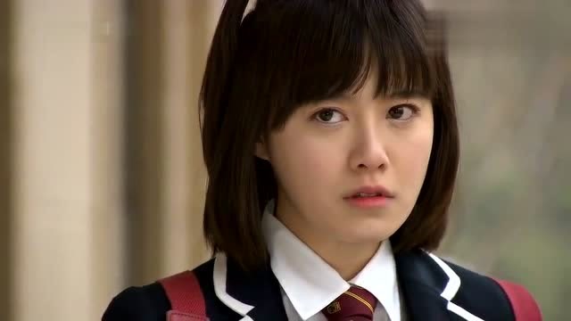 金丝草穿裙子坐摩托,具俊表看的目不转睛,网友:有情况!