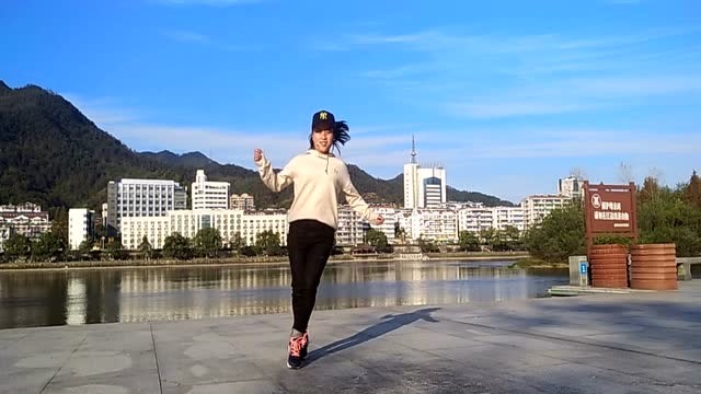 秀秀原创鬼步舞《老妹你真美》12步,附教学,简单飘逸,初学者的最爱