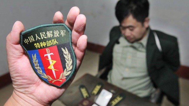 胆儿真大!5名假军人闯公安局"解救"同伙,被抓后当场懵呆