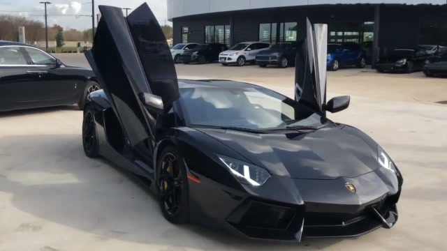 实拍:兰博基尼aventador,蝴蝶门打开瞬间,才知道什么叫无与伦比!