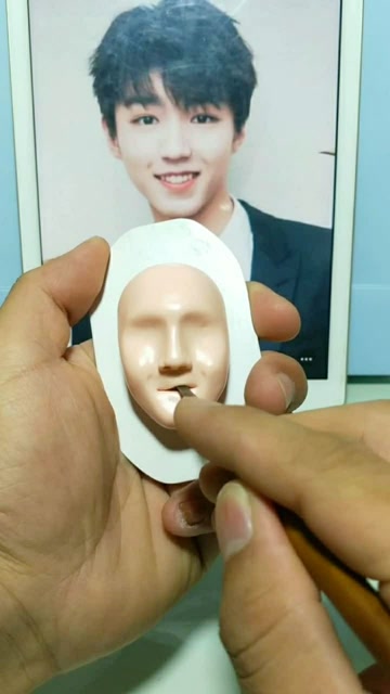 泥塑做的王俊凯