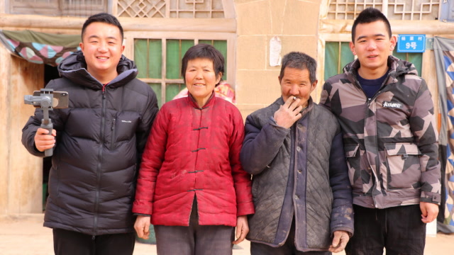 小彪做客陕北和景向龙一起看望朴实的庄户人家
