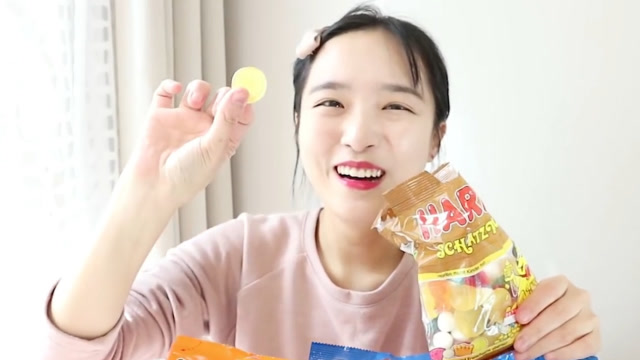 韩国大胃王nado吃大份水果软糖,口感超q弹,表情太销魂了!