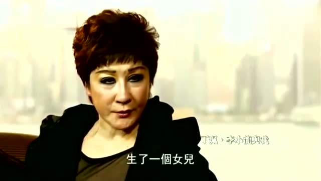 鲁豫有约:李小龙死亡3年后,丁佩嫁给向华强,在现场说出了真相