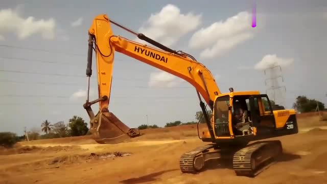 挖掘机师傅帮看看,从这些动作,能否看出司机的水平如何?