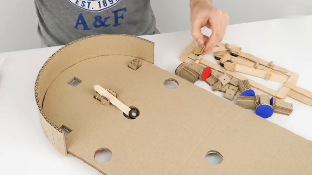 用纸壳自己制作一个双人篮球玩具制作方便又简单