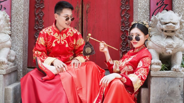 荣耀独家!邓泽奇新婚妻子首曝光,邓泽奇竟学弹琴哄"小情人儿"!