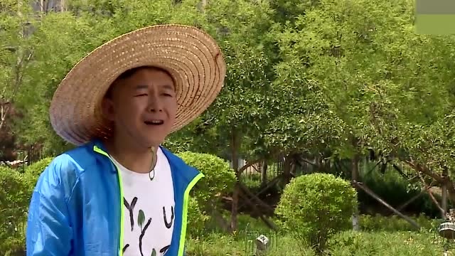 关东微喜剧:二货小伙子缺心眼,帮美女修车,帮倒忙