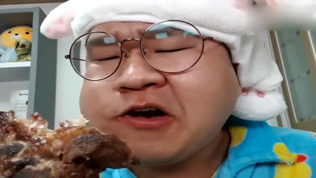 韩国大胃王小胖,吃超大酱排骨,好过瘾!