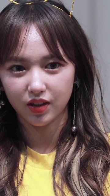 化了这么厚的妆都挡不住程潇满脸的痘痘