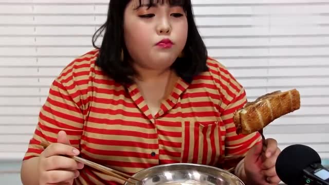 韩国大胃王秀杉吃播,冷面 五花肉,吃要不要这么香!