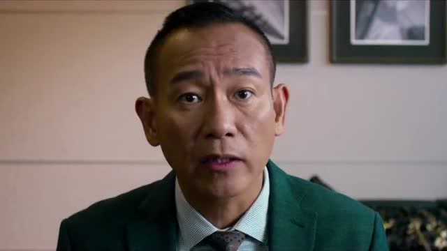 反贪风暴2:邓兆鸿的衣服被干洗店退了回来,男子却有了意外发现