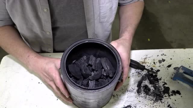如何用铁桶烧制木炭