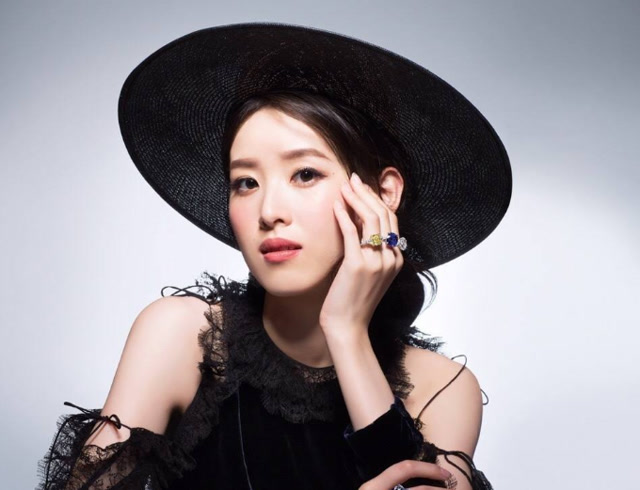 奶茶上演"贵妇浓妆",一颦一笑散发极致魅惑,网友:清纯已成过往!