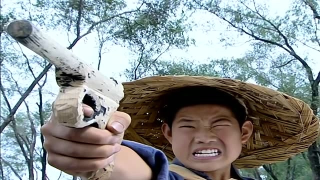 小兵张嘎:嘎子想要报仇,但是无奈自己的武器并不是很给力!