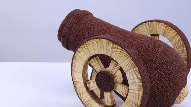 火柴搭成大炮,点燃的一瞬间,似乎真的看到了大炮!