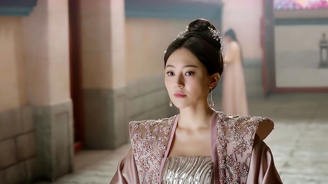 素锦看见夜华出来,问夜华和三殿下去哪里,原来是去找自己母亲