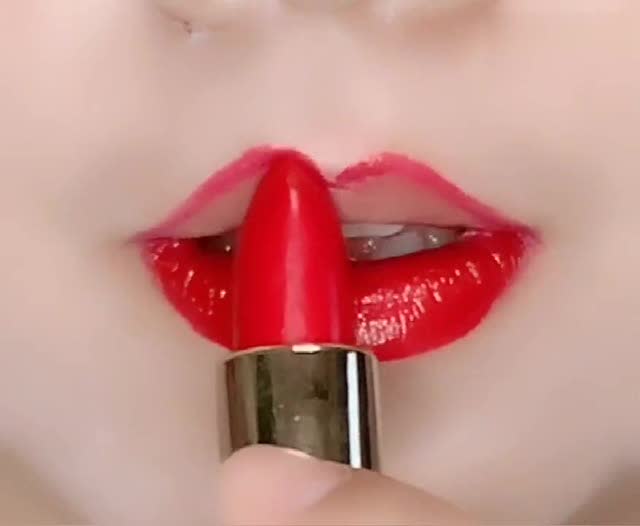 化妆新手看过来,一个视频教你画口红,真的惊艳到我了!