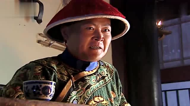 太监偷偷对男子动刑,不料他身上掉出一块玉佩,太监看后脸都白了