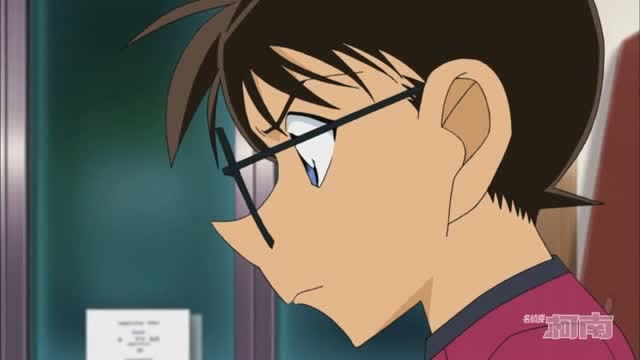 名侦探柯南:柯南只顾思考案件,小兰跟他说话,理都不理