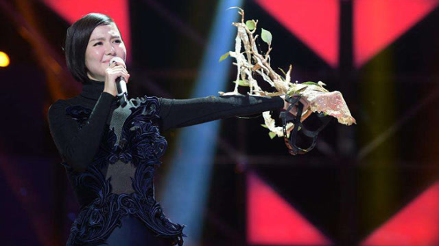 谭维维实力翻唱崔健《假行僧》,高音炸裂的嘶吼,不愧是摇滚女王