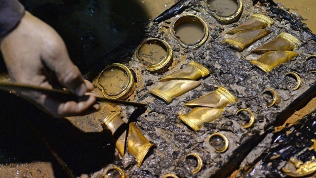 江西发现一千年古墓,盗墓贼狂挖15米,差5厘米挖到十吨黄金!