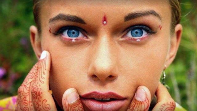 印度惊现"三只眼女孩",全村人将其当成怪物,真相至今无法解释