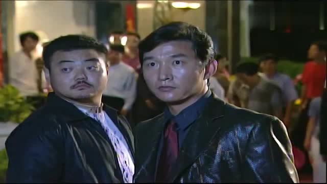 插翅难逃:豪哥问小马怎么回事,小马不知道,豪哥上去就是一巴掌