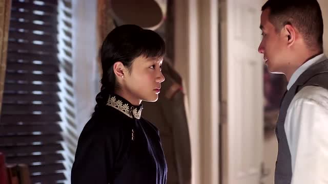 赵一荻来到少帅家,结果发现被骗转身就要走,少帅一下把她抱住!