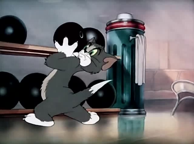 猫和老鼠:保龄球太重了,小猫拿起砸到自己的头