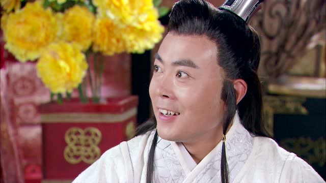 张宝两个眼睛看的是直闪亮光,那一脸贱像看得人都想打他