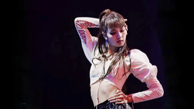 lisa导师秀演绎信仰之跃,超强台风震撼全场,练习生的职业标杆