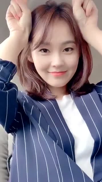 鬼马精张佳宁美女来了!素颜俏皮可爱,真是个机灵鬼!