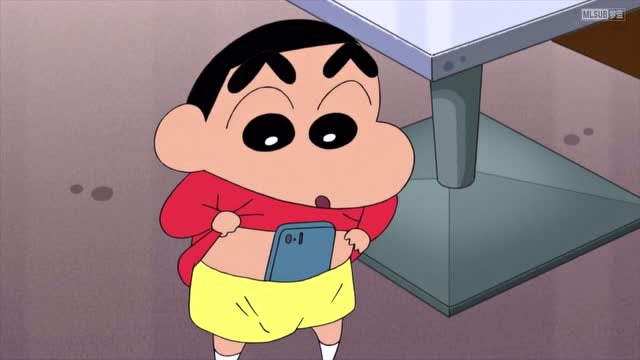 蜡笔小新:小新太会玩把手机放进裤子里,震动的感觉好开心!
