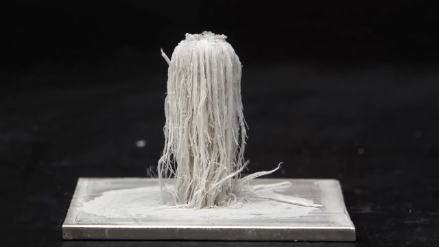 铝汞齐是什么?将水银滴在铝板上,有趣的科学现象发生了