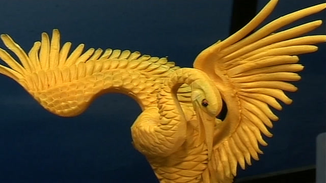 食品雕刻:  值5000元教程,大师亲手示范仙鹤雕刻视频,不服你来