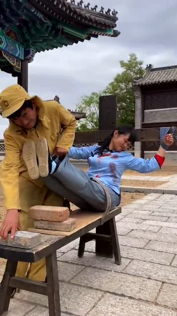 电视剧里的老虎凳其实根本不疼佩服演员的演技