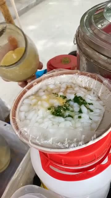 开封美食酸辣面鱼儿,挖到碗里才发现被骗了!只有面糊是咋回事啊