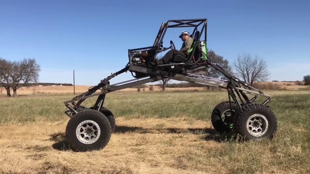 农民在家自制的超级越野车,跟变形金刚一样有三种形态