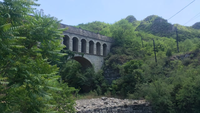 保定深山里的古老石桥