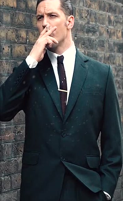 汤老师,这个吸烟的动作真的太a啦