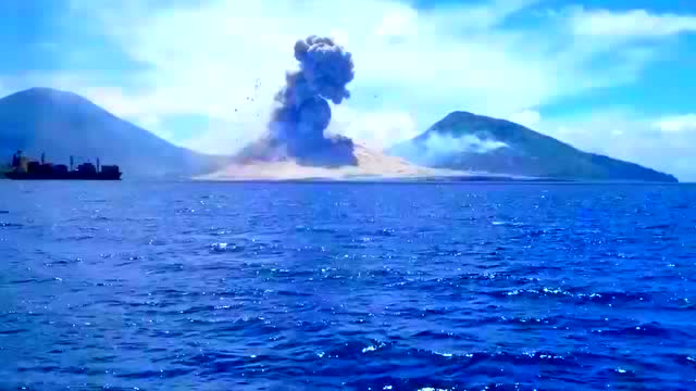 实拍!塔乌鲁火山突然喷发浓烟不能消散!