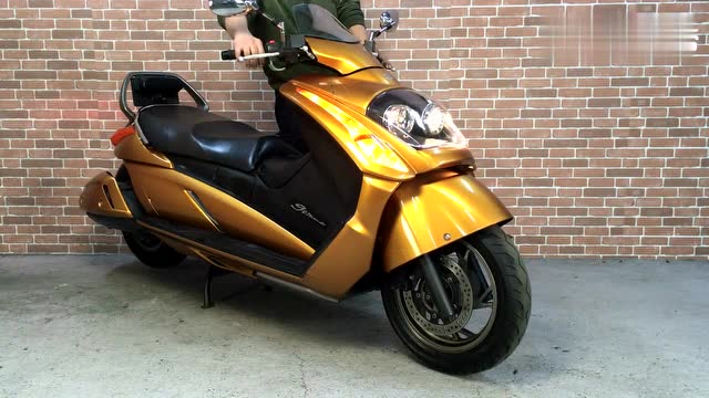 排量250,外观拉风,这辆铃木踏板车一般人没见过!