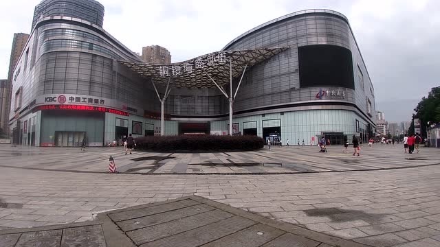 在黄石大冶雨润国际广场周边看看 据说当地投资了近10亿元而建